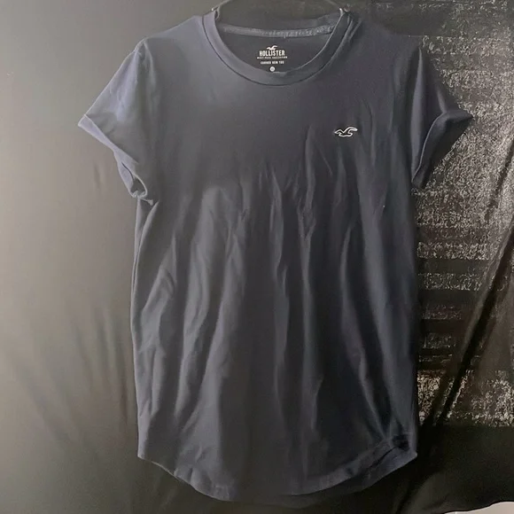 Hollister T-shirt - Picture 1 of 2